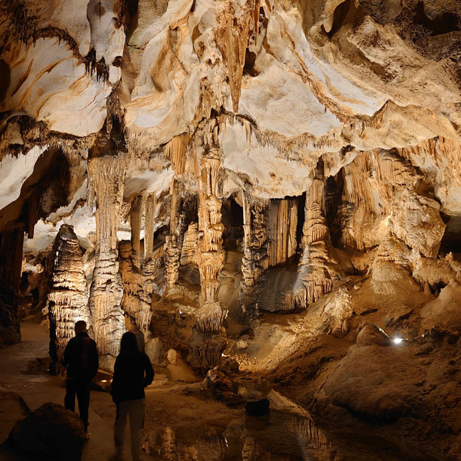 Отдых в горах Крыма – Скельская пещера